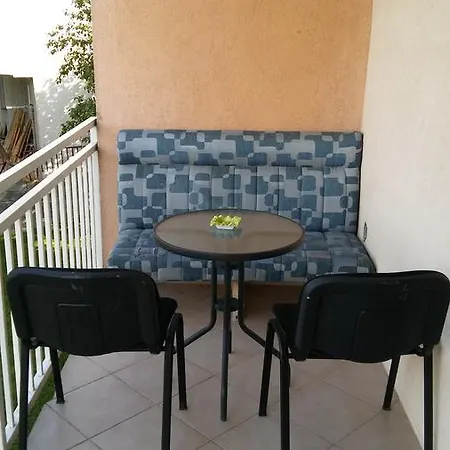 Apartment Ado